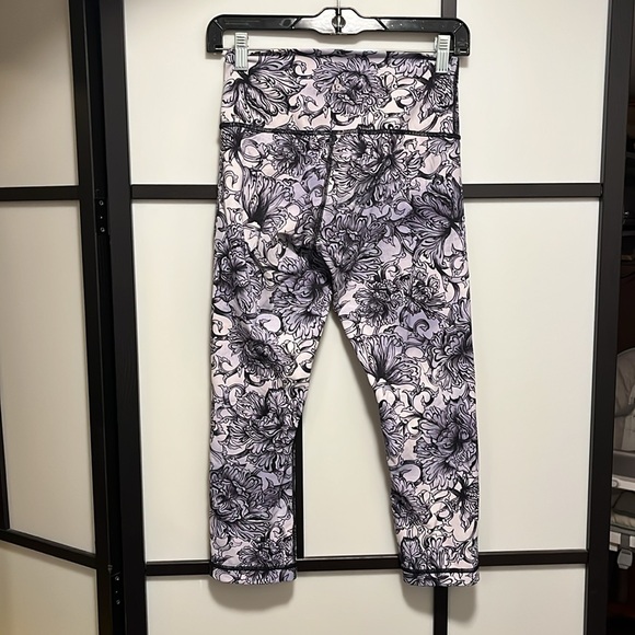 Lululemon High rise Wunder Under Crop, full-on luxtreme Size 6 - Picture 4 of 8